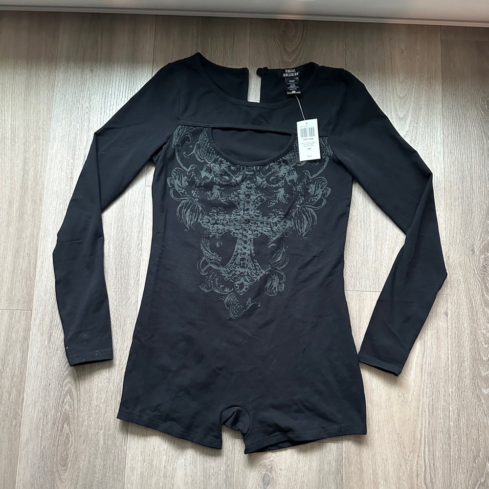 4NLC filigree cross cut out RMPR Hottopic size SM